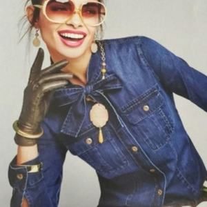 Cabi Waterfront Denim Bow Shirt‎ Long sleeve Button Down Size Medium Tencel